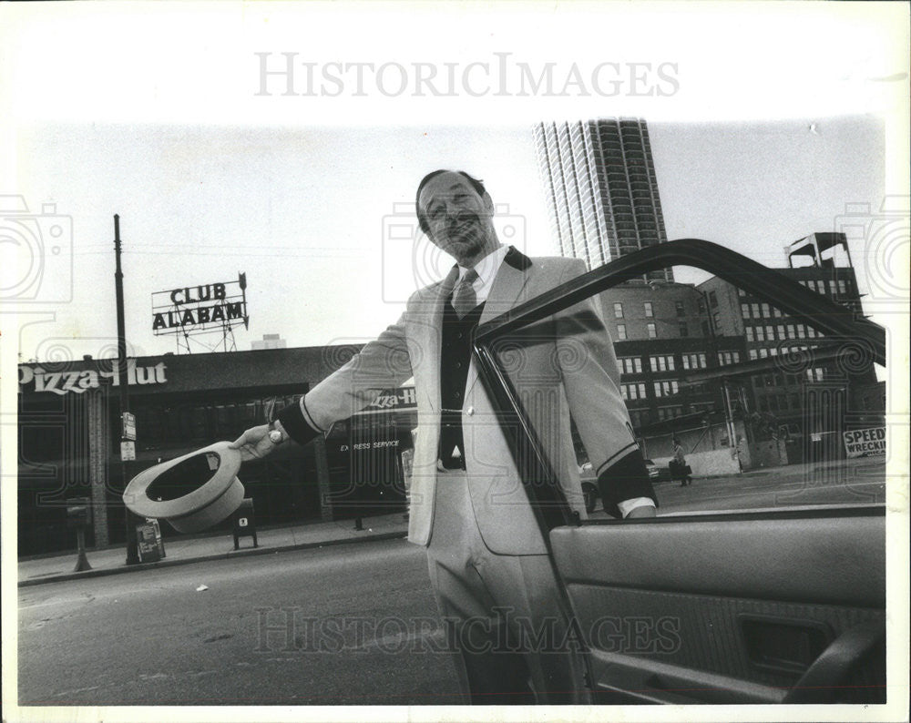 1987 Press Photo Reporter Larry Weintraub - Historic Images