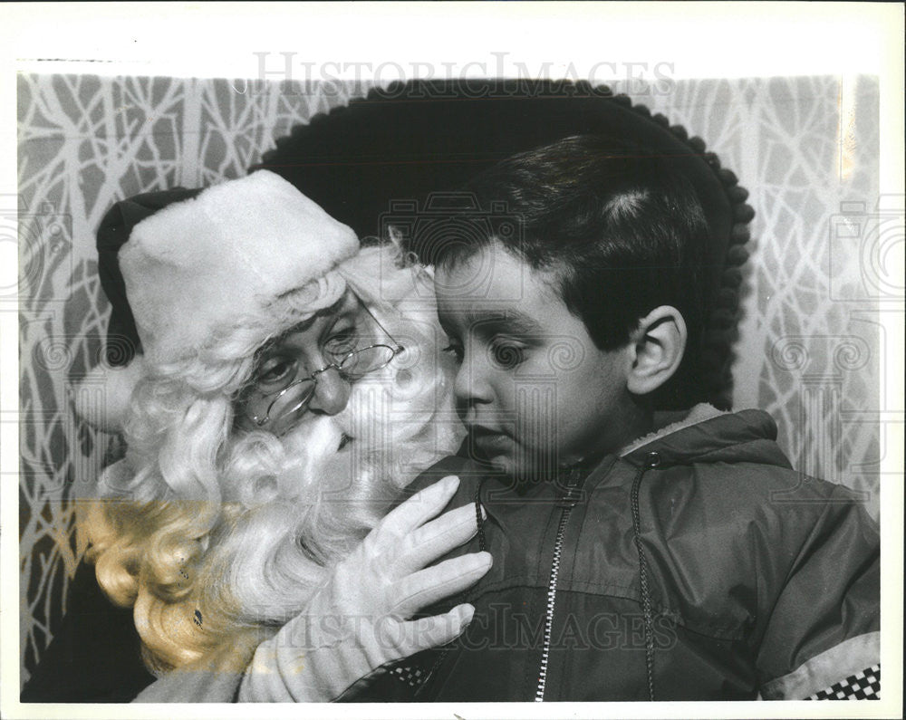 1987 Press Photo Reporter, Larry Weintraub Dresses Up As Santa - Historic Images