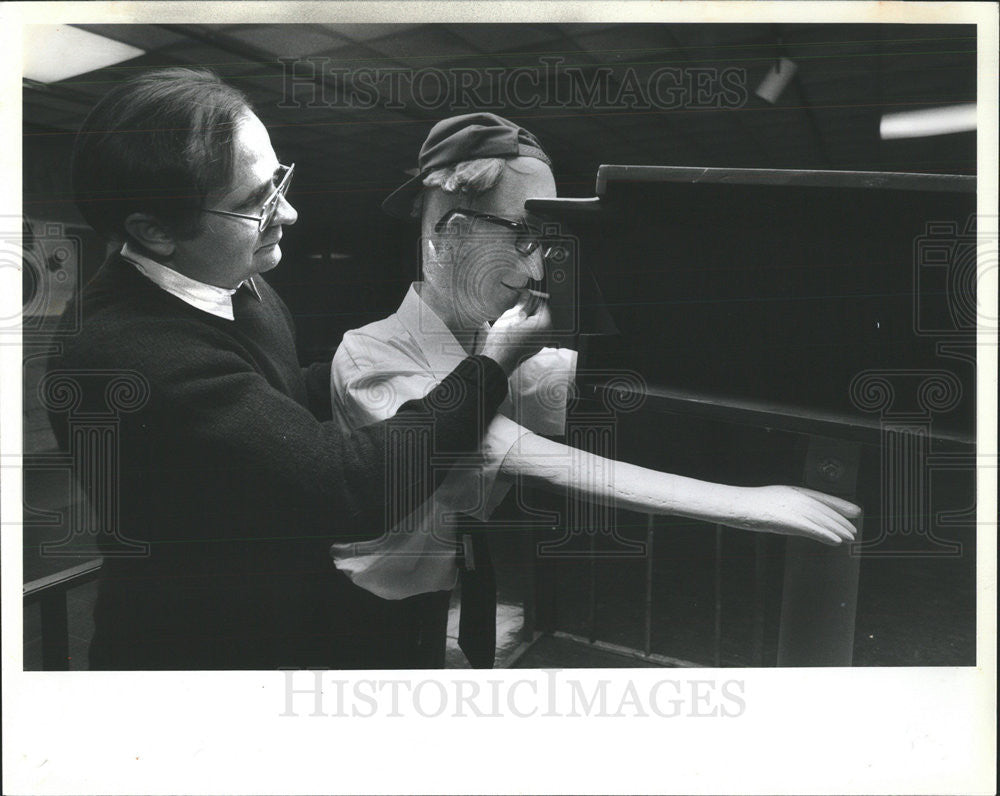 1982 Press Photo Mike Royko and artist John Sefick - Historic Images