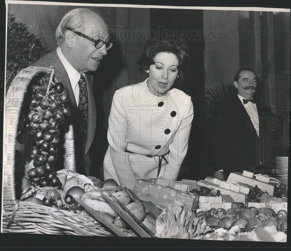 1971 Press Photo President Friends Of Public Library Edward Weiss Patricia Simon - Historic Images