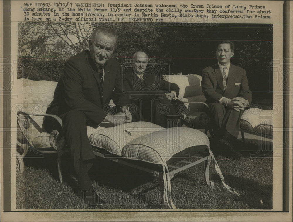 1967 Press Photo President Johnson, Prince of Lace, Prince Bong Sabang - Historic Images