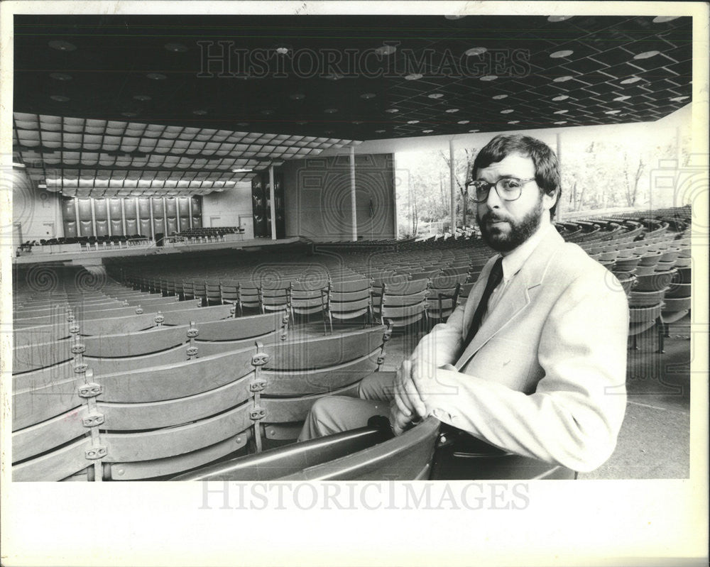 1984 Press Photo Joseph J. Weicher Handles Booking For Events At Ravinia Park - Historic Images