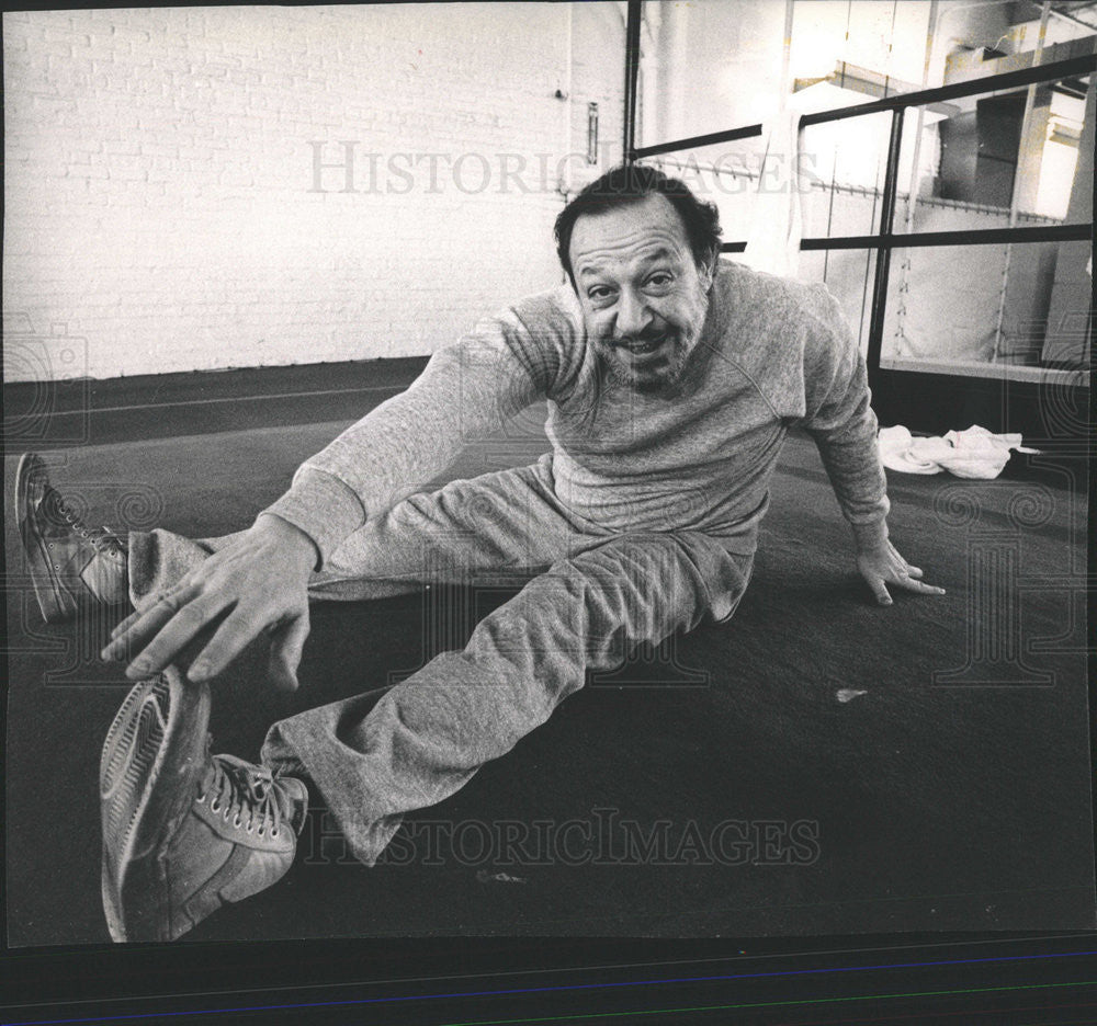 1989 Press Photo Sun Times Reporter Larry Weintraub Exercising At Health Club - Historic Images