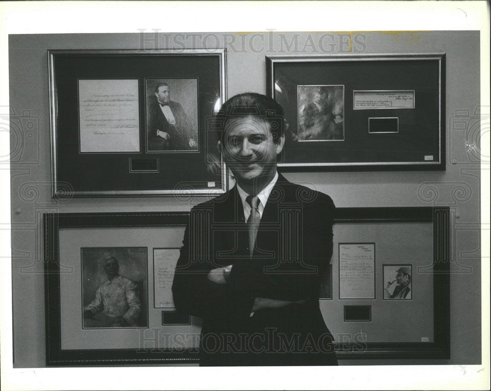 1988 Press Photo Michael Weinberger Owner of Signature Gallery - Historic Images