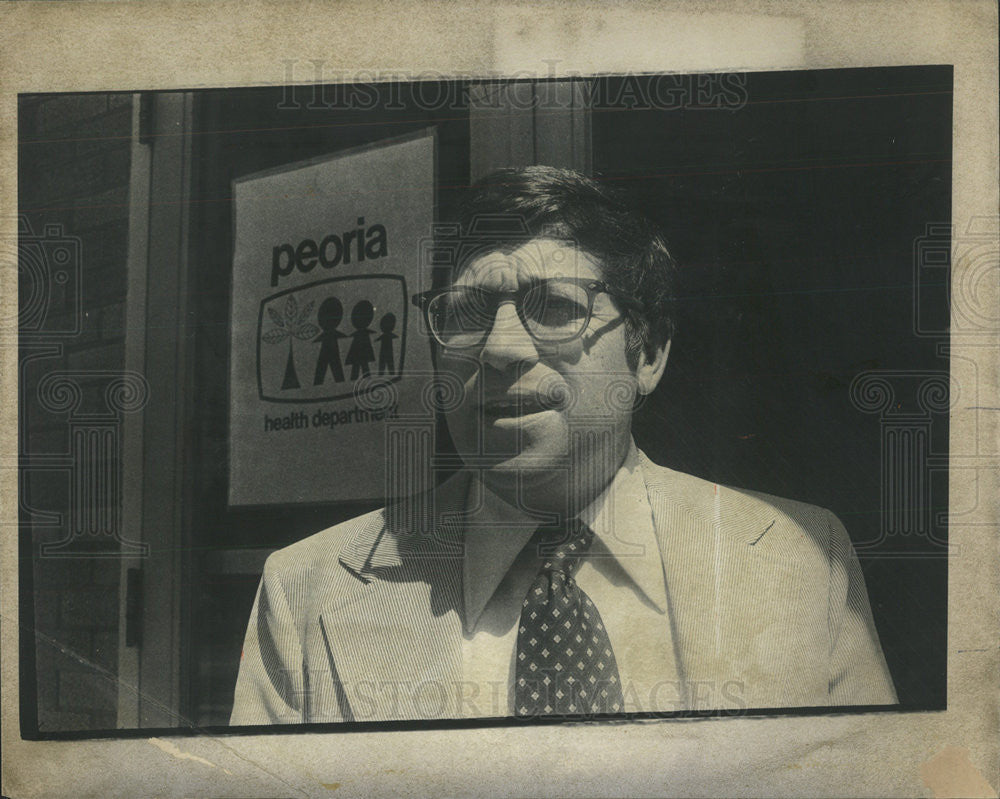 1975 Press Photo Dr At Sterling School-Deaf Students Losing Hearing Even More - Historic Images