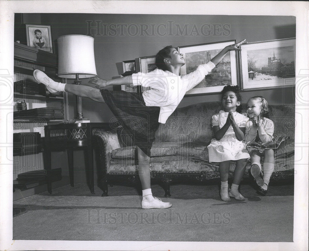 1951 Press Photo Rita Rojas and friends - Historic Images