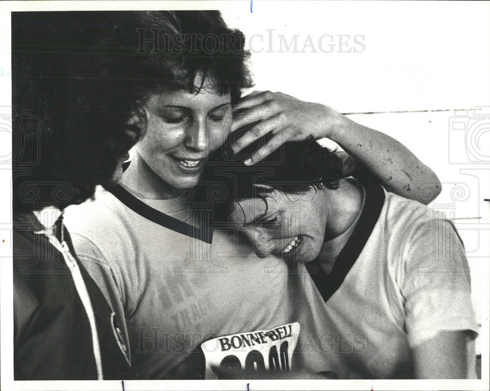 1978 Press Photo Beverly Roland Peoria Winner Bonne Bell Race Gail Miloch - Historic Images