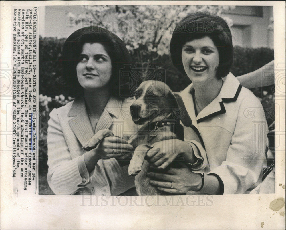 1964 Press Photo Lynda Luci Johnson White House Flower Garden Him Pet Beagle - Historic Images