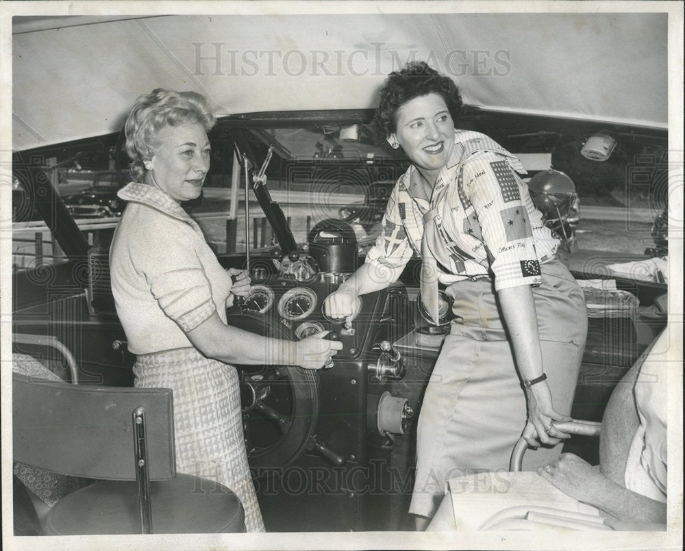 1957 Press Photo Mrs. William Romanoff/Mrs. Arthur Bowes/Yacht/Womens Auxiliary - Historic Images