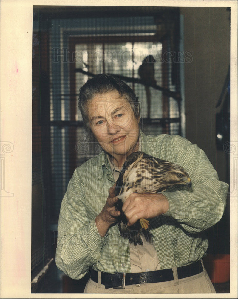 1987 Press Photo Frances Poe Calls Herself a 'Wildlife Rehabilitator" - Historic Images
