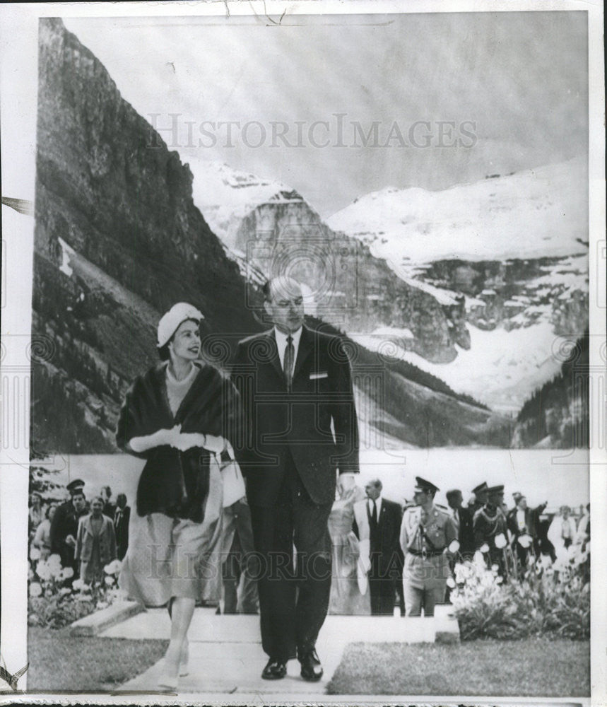 1959 Press Photo Queen Elizabeth with Don Williams - Historic Images