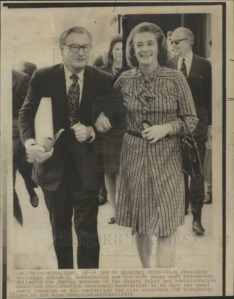 1974 Press Photo VP designate Nelson A. Rockefeller and wife, Happy - Historic Images