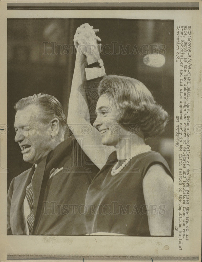 1968 Press Photo Governor Nelson Rockefeller of New York And Wife Happy - Historic Images