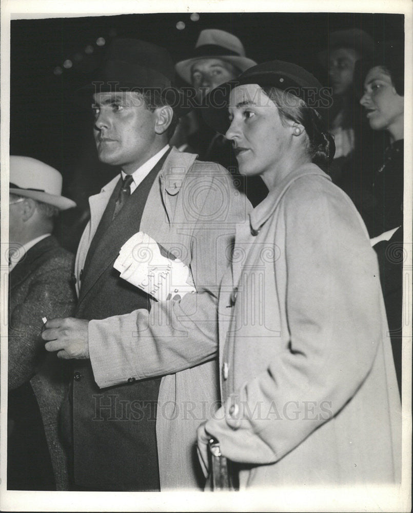 1936 Press Photo Mr. and Mrs. Theodore Robinson Jr at Detroit Lions game - Historic Images