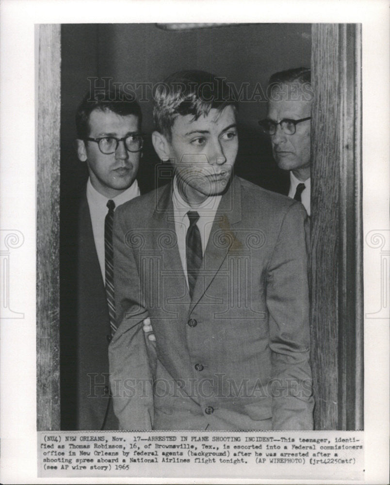 1965 Press Photo Thomas Robinson arrested for shooting spree on plane - Historic Images