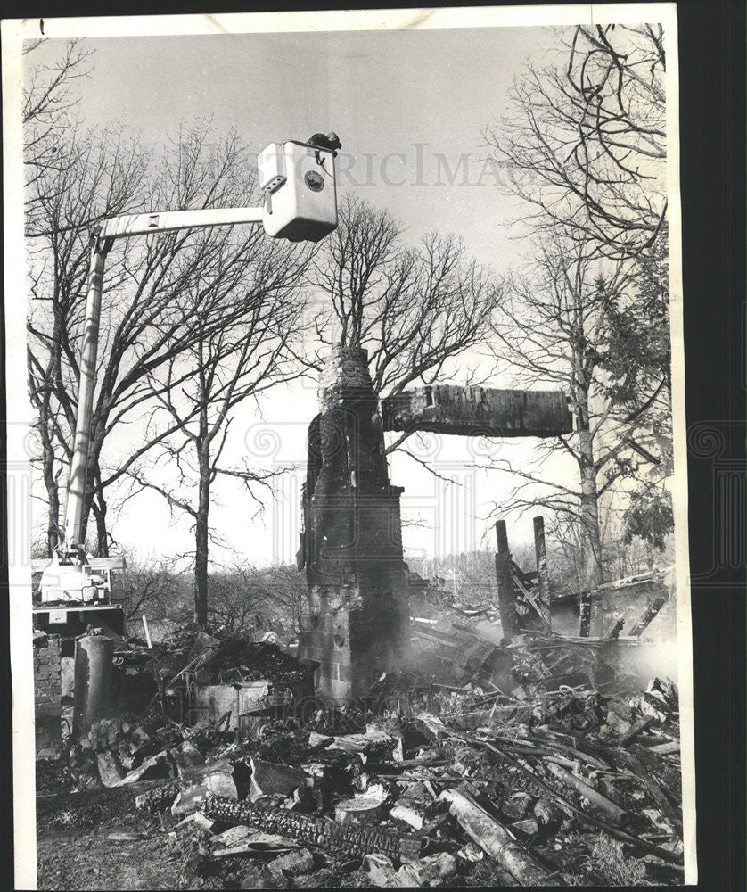 1964 Press Photo Tearing Down the House of William Rogers That Burned - Historic Images