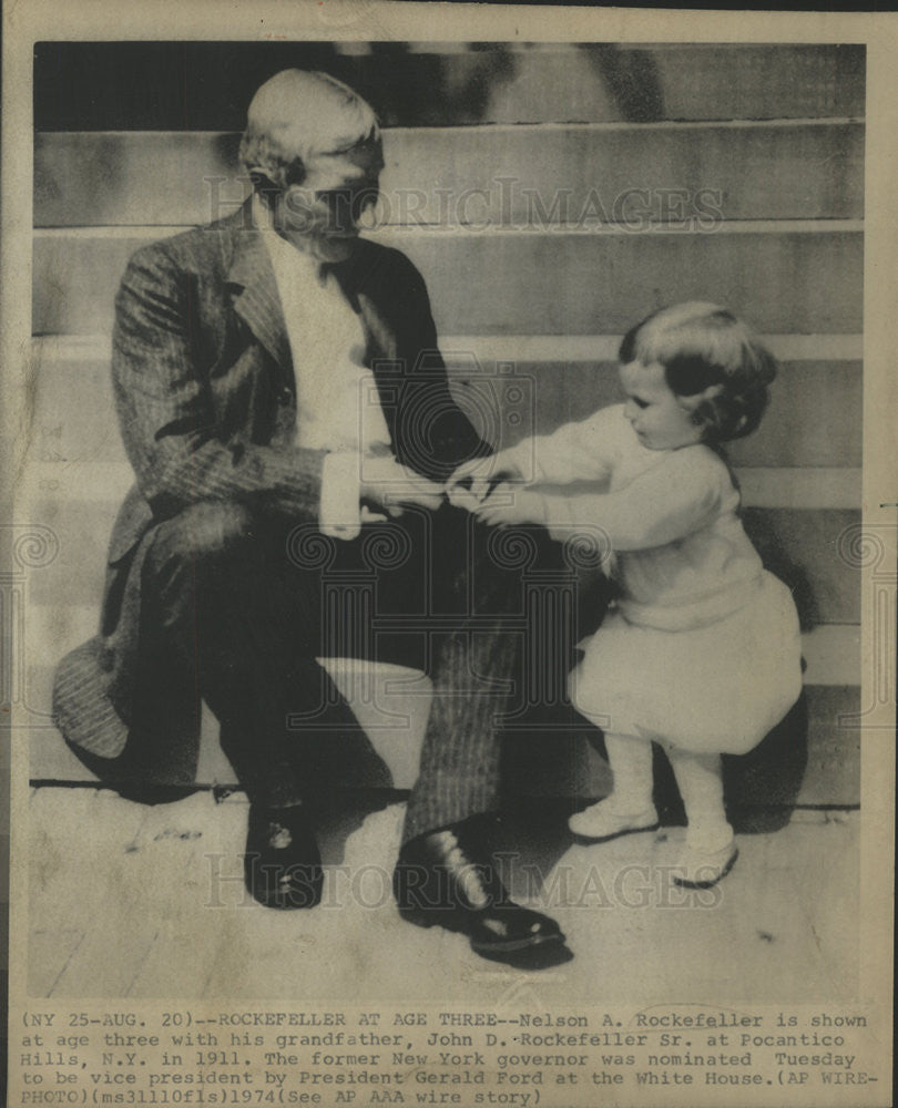 1974 Press Photo Nelson Rockefeler with grandfather John D. Rockerfeller Sr. - Historic Images