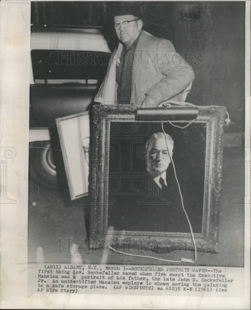 1961 Press Photo New York Governor Rockefeller With Portrait Of His Father - Historic Images