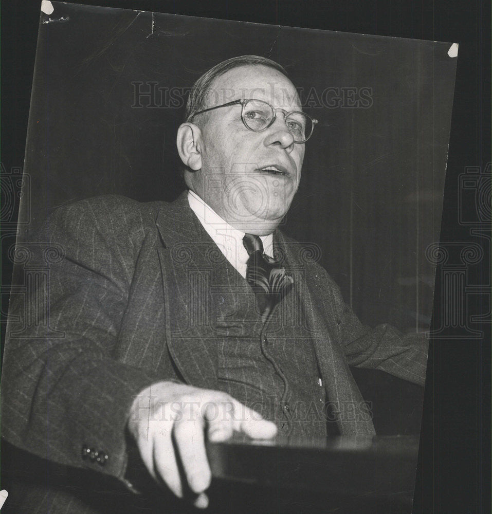 1953 Press Photo Roy Christensen, building commissioner on witness stand - Historic Images