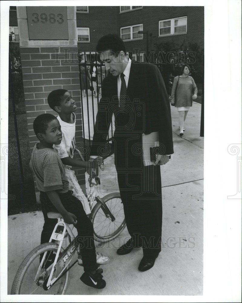 Hud Secy. Henry Cisneros, Anton Harris and Aaron Jones1993 Press Photo - Historic Images