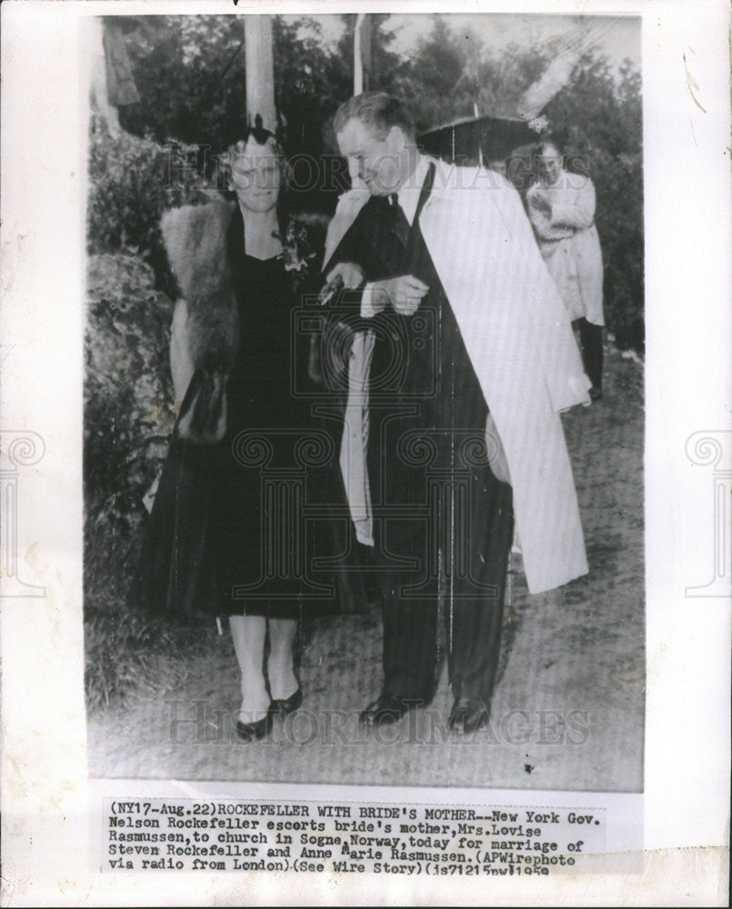 1959 Press Photo Nelson Rockerfeller with Mrs Lovise Rasmussen ...