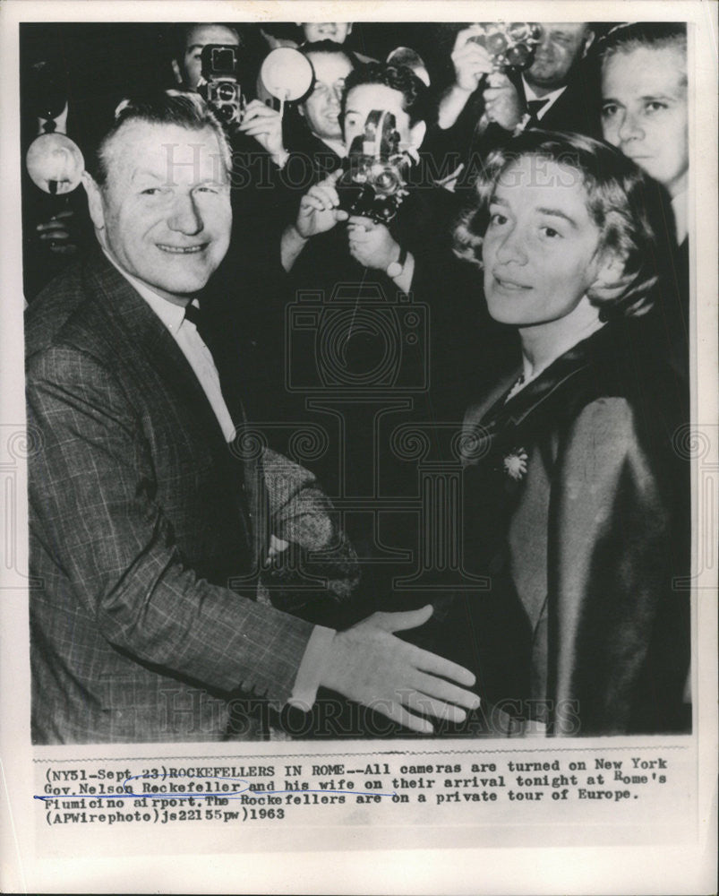 1963 Press Photo Gov. Nelson Rockerfeller and wife - Historic Images