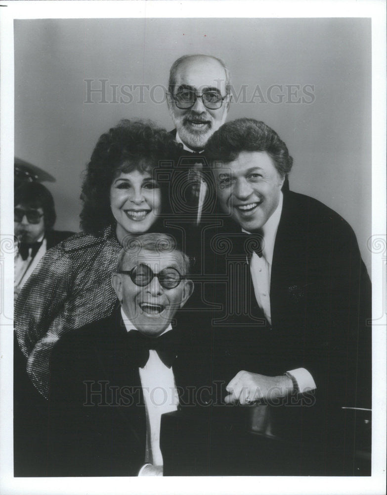 1981 Press Photo Eydie Gorme, Jack Elliott, Steve Lawrence &amp; George Burns - Historic Images