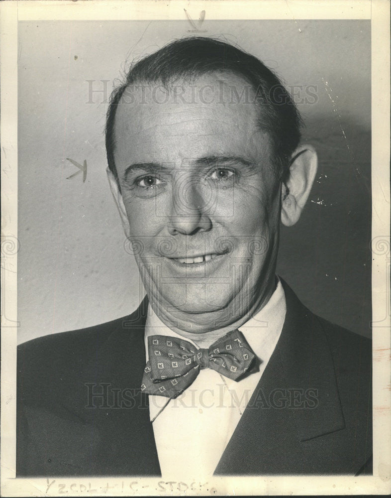 1945 Press Photo Eddie Dowling Promoting Broadway&#39;s The Glass Menagerie - Historic Images