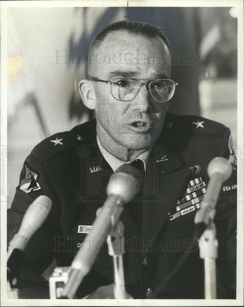 1982 Press Photo Army Brig. Gen. James L. Dozler, captivivity under the Reds - Historic Images