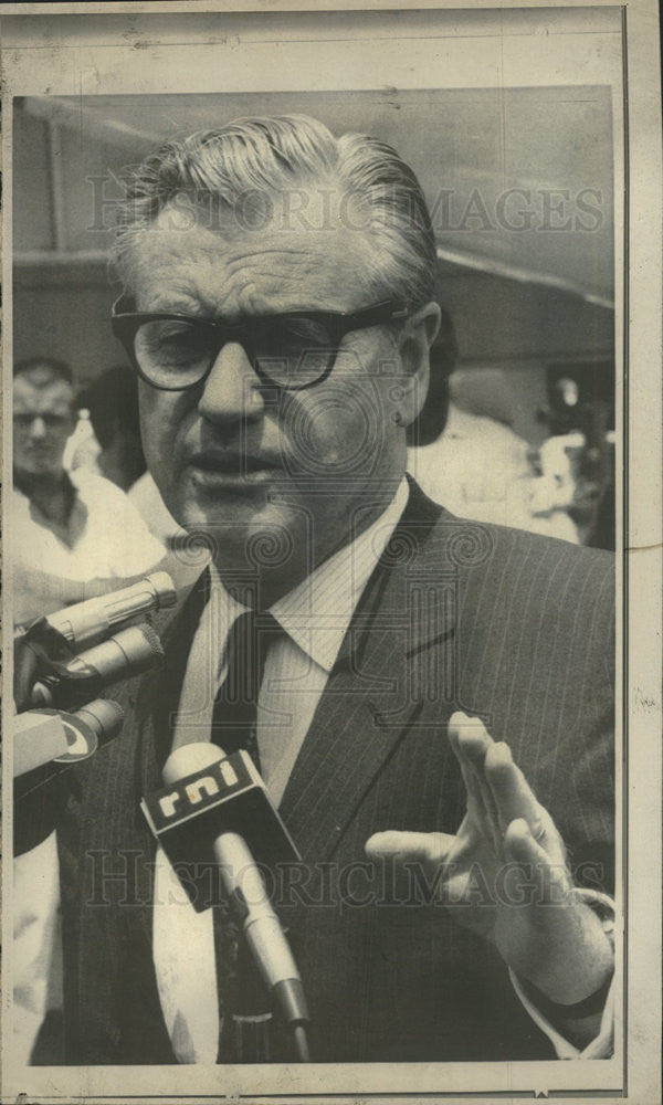 1969 Press Photo Nelson Rockefeller Kennedy International Airport - Historic Images