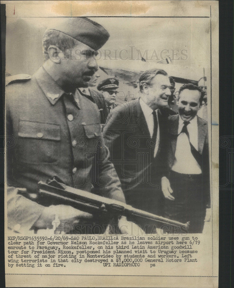 1969 Press Photo Brazilian using gun to clear way for Nelson Rockerfeller - Historic Images