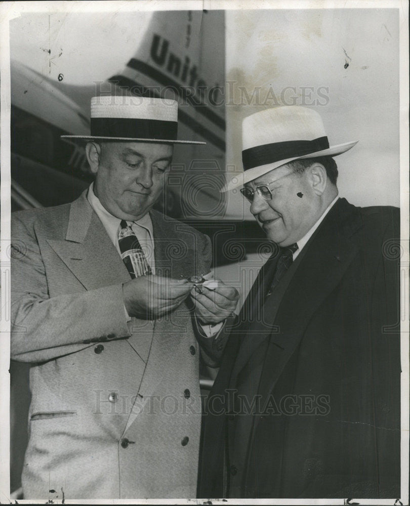 1950 Press Photo Bailiff Albert Horan &amp; Deputy Police Commissioner McLaughlin - Historic Images