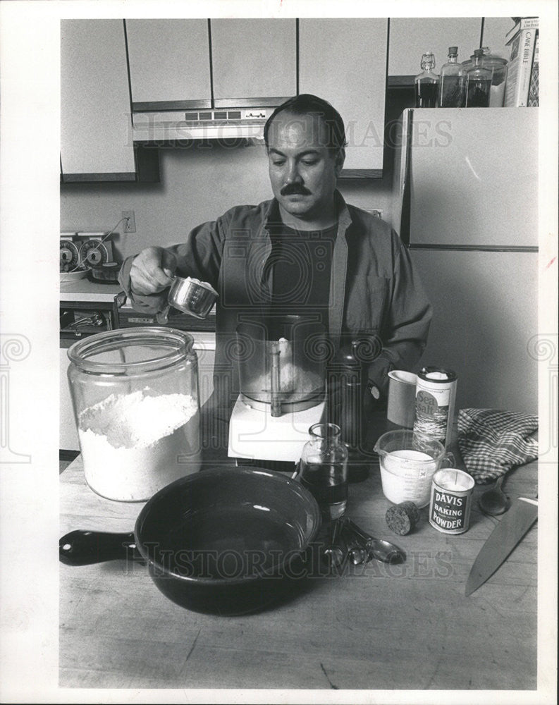 1990 Press Photo Michael Mclauglin&#39;s recipe for skillet bread - Historic Images