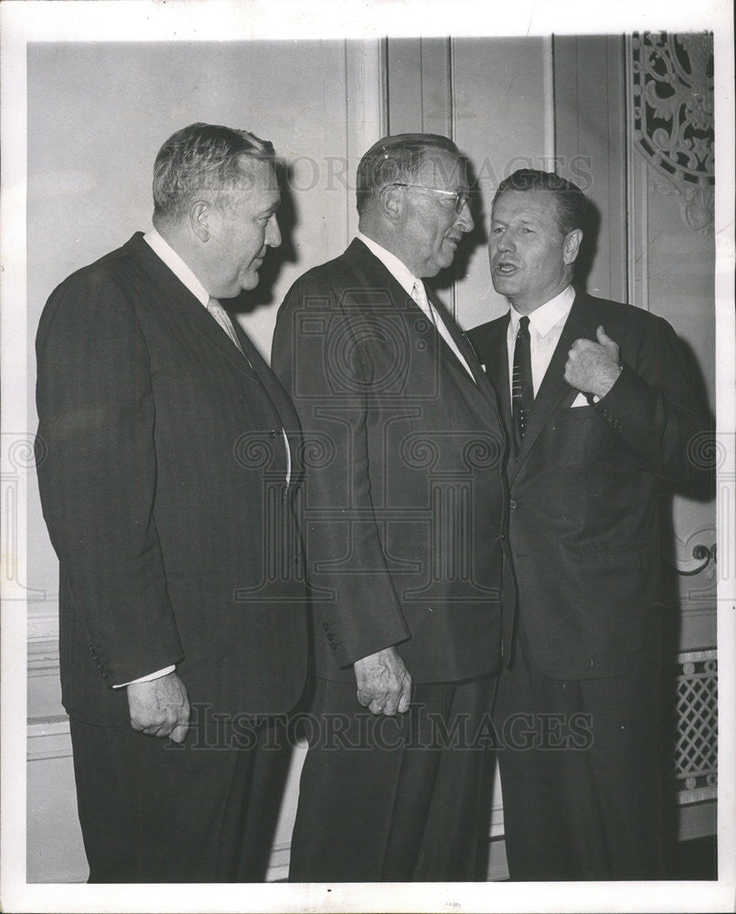 1961 Press Photo Gov. Nelson Rockefeller with Vernon Herndon &amp; William Erickson - Historic Images