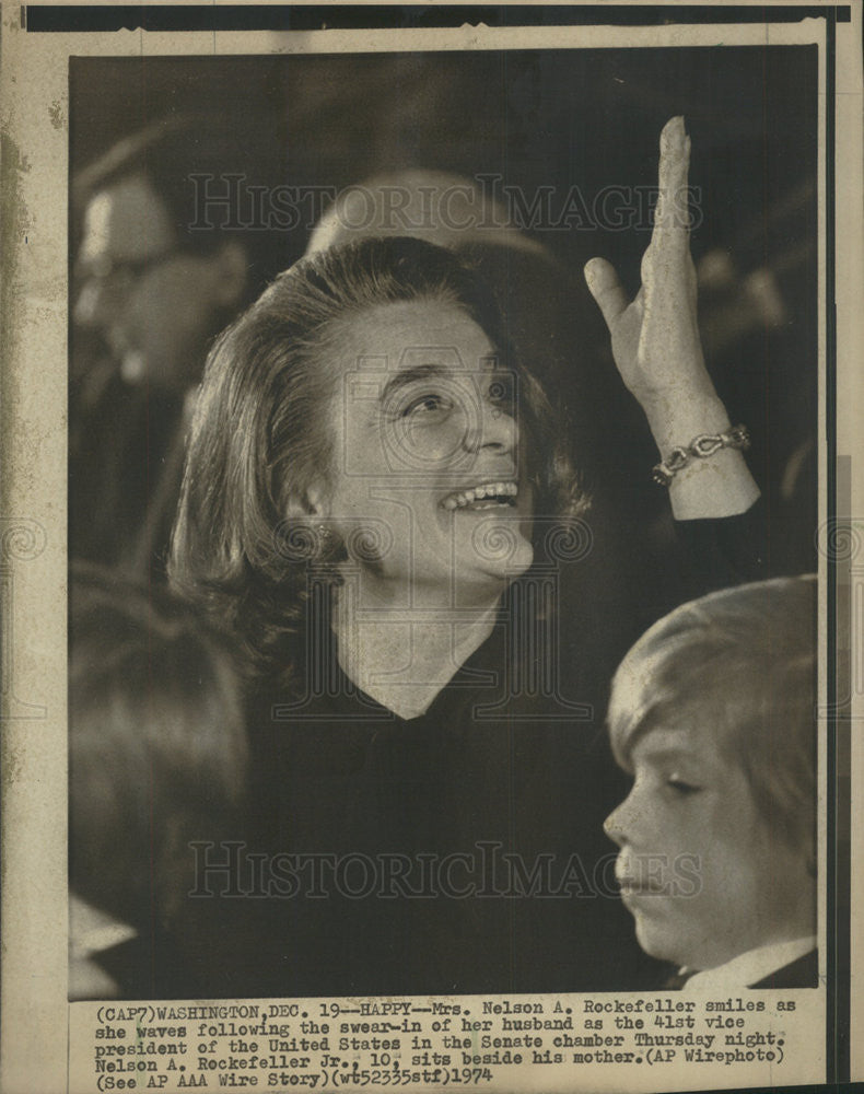 1974 Press Photo Mrs Nelson A Rockefeller And Son At Nelson&#39;s VP Swear-In - Historic Images