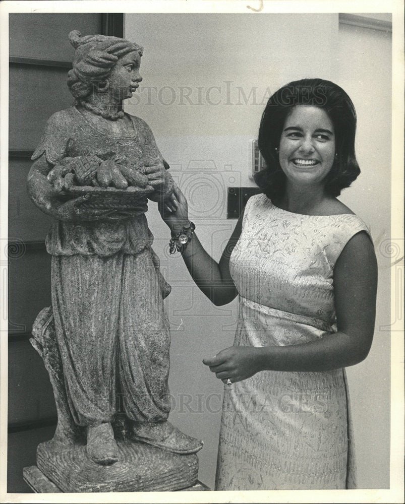 1964 Press Photo Carole McMahon, model - Historic Images