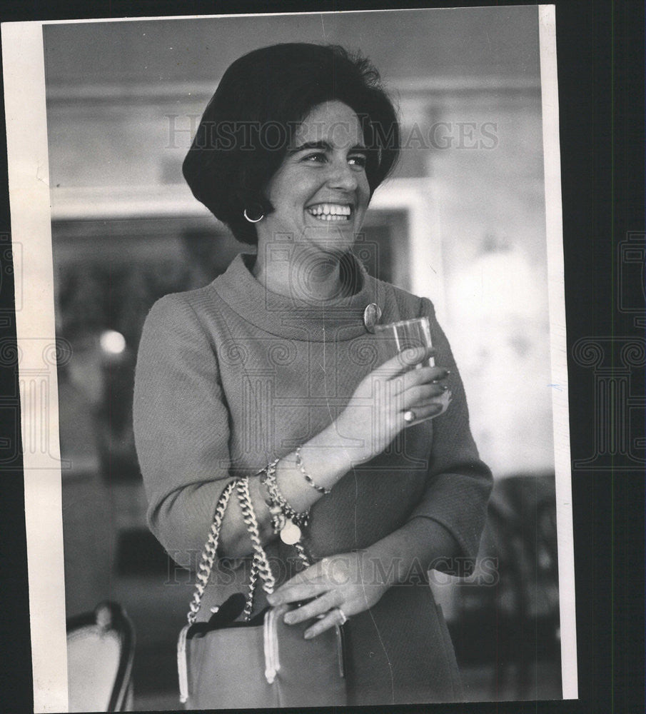 `1967 Press Photo Carol MacMahon Helps Plan Frank Cueno Mem Hospital Spring Prty - Historic Images