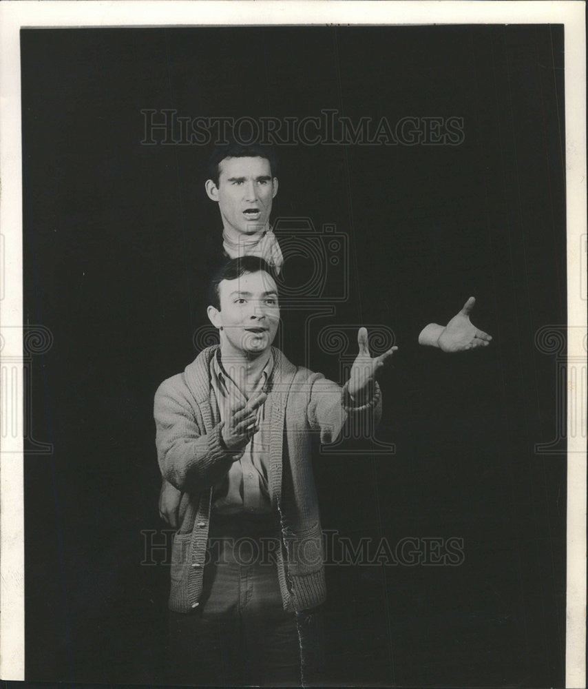 1961 Press Photo John McLeod and Tom Ayre in a scene from &quot;The Fantastics&quot; - Historic Images