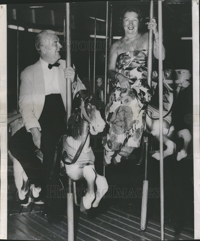 1963 Press Photo Palm Beach&#39;s Annual Circus Ball, Mr. &amp; Mrs. Jusdon Larson - Historic Images