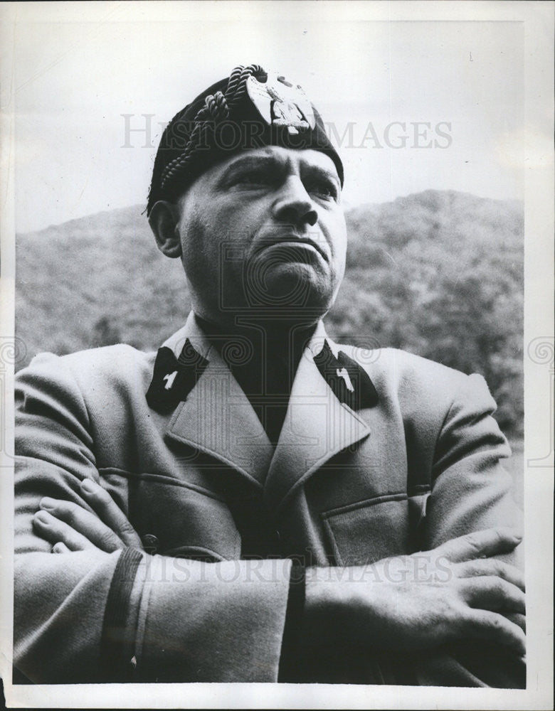 1959 Press Photo Nehemiah Persoff As Mussolini - Historic Images