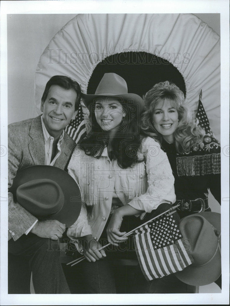 1990 Press Photo Dick Clark Leeza Gibbons Gretchen Polhemus Miss USA Pagean - Historic Images