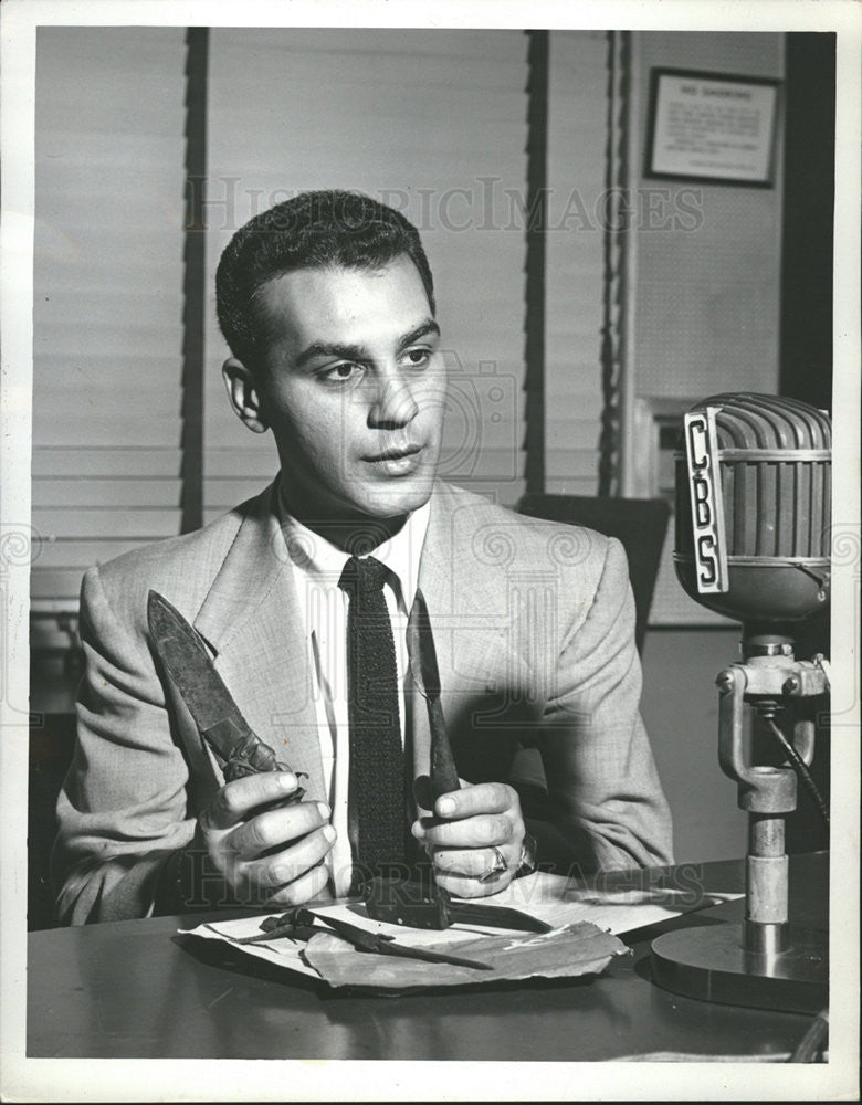 1952 Press Photo Lou Cioffi American CBS News Correspondent Chicago Illinois - Historic Images