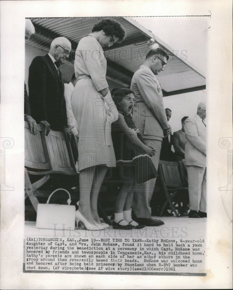 1961 Press Photo Capt. and Mrs. John McKone during benediction ceremony - Historic Images