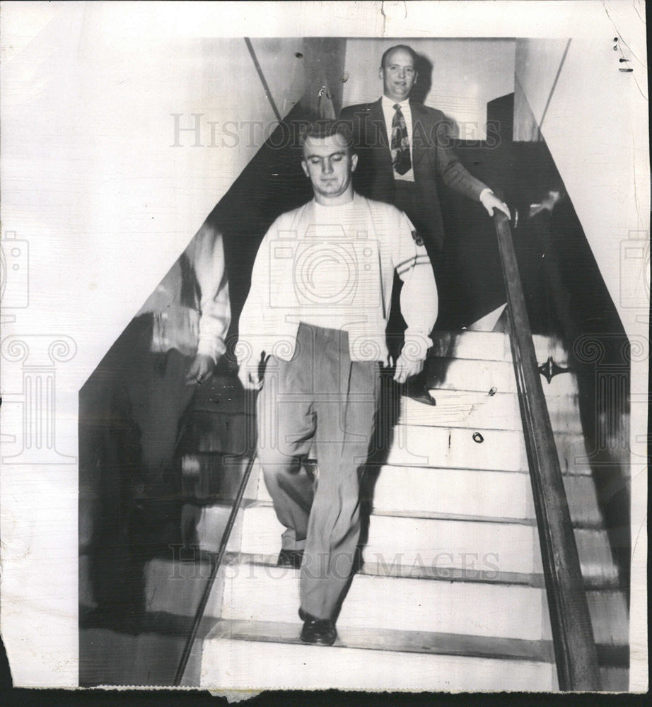 1953 Press Photo Duane McLain for his trial for first degree murder with Sheriff - Historic Images