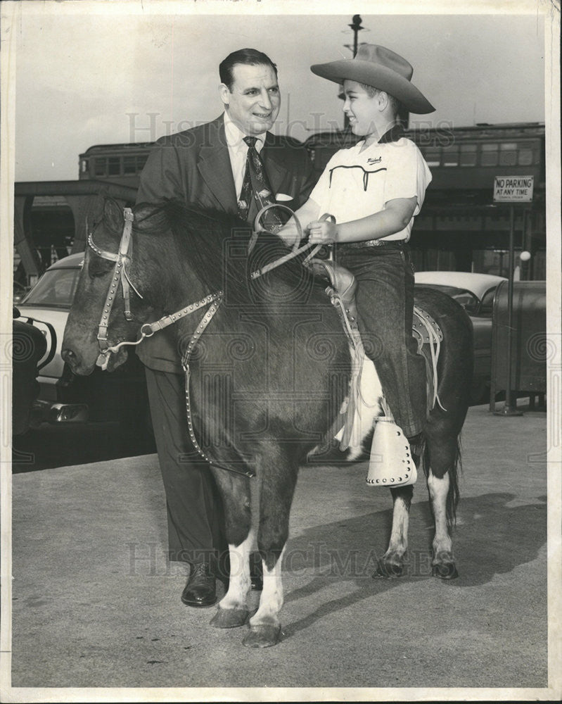 1953 Press Photo Little Kup Pony auctioned on Kups C.P. teletron by Ben Orloff - Historic Images