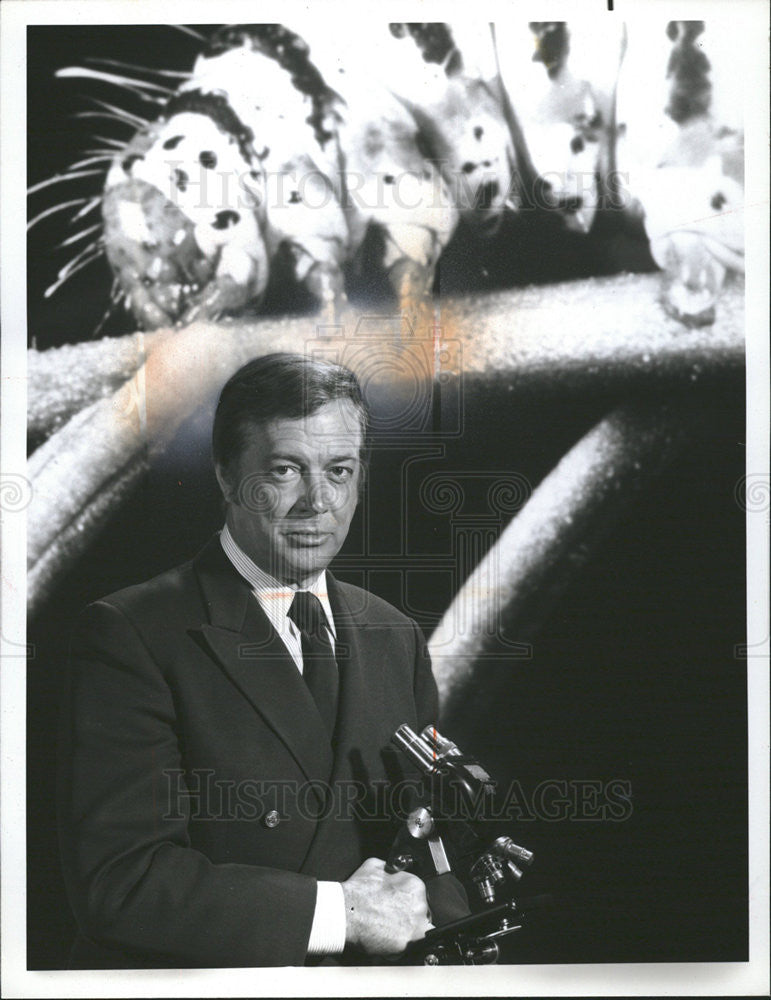 1974 Press Photo Hugh Downs narrates &quot;The World You Never See.&quot; - Historic Images