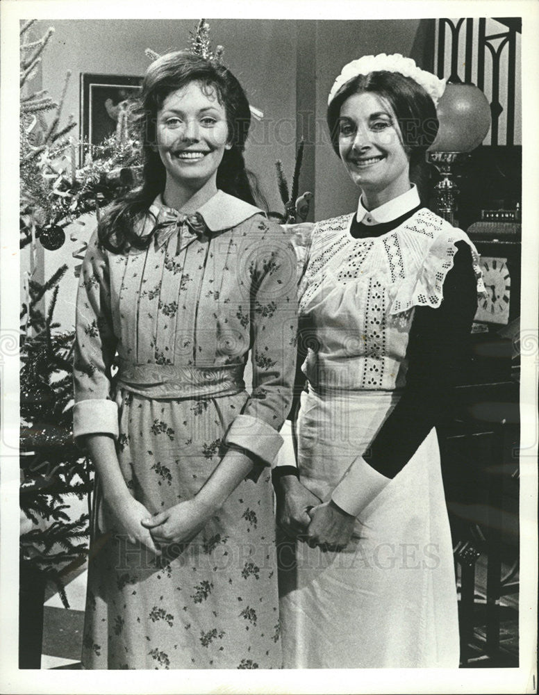 1975 Press Photo Lesley-Anne Down and Jean Marsh Upstairs Downstairs Drama - Historic Images