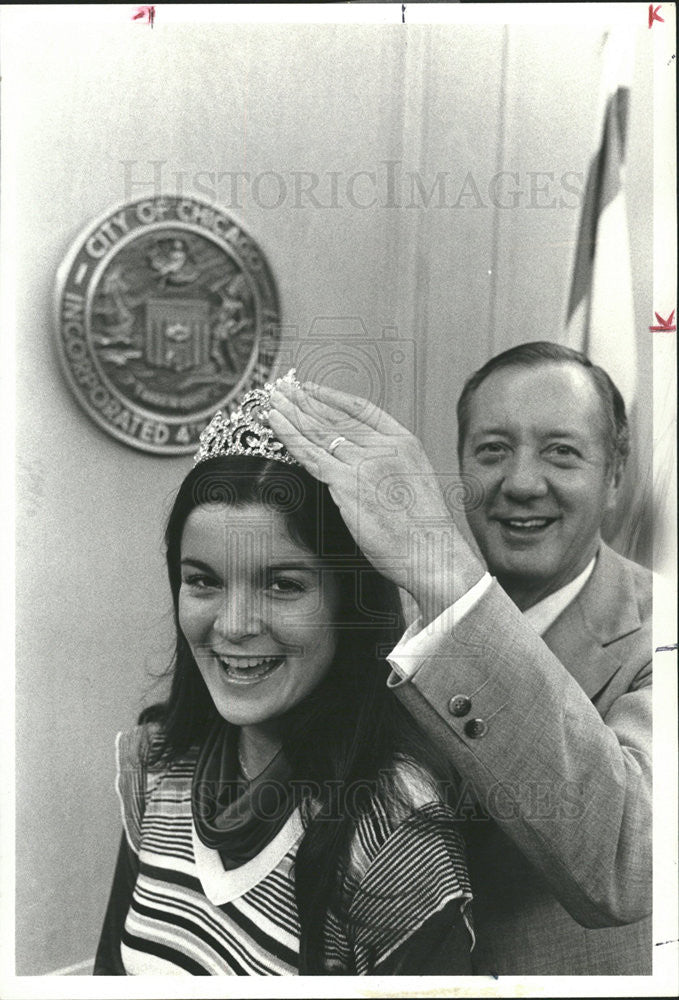 1977 Press Photo DONNA MARIE ERRERA QUEEN CROWNED MICHAEL S. BILANDIC - Historic Images