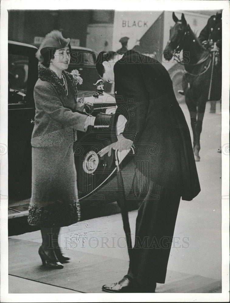 1937 Press Photo Queen Elizabeth Visit British Industries Fair - Historic Images