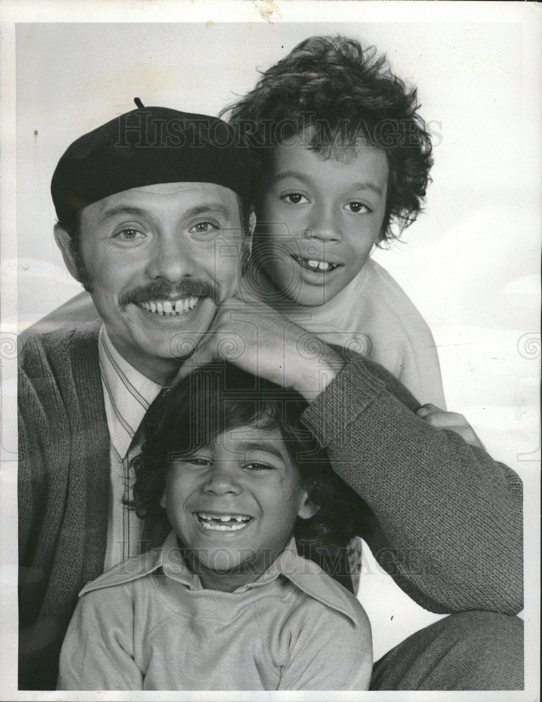 1976 Press Photo HÃƒÂ©ctor Elizondo Popi Film Actor - Historic Images